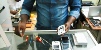 Menos Fios no mercado dos Congoleses (Parte 3 de 5) Reparação do Galaxy S3 no mercado dos Congoleses