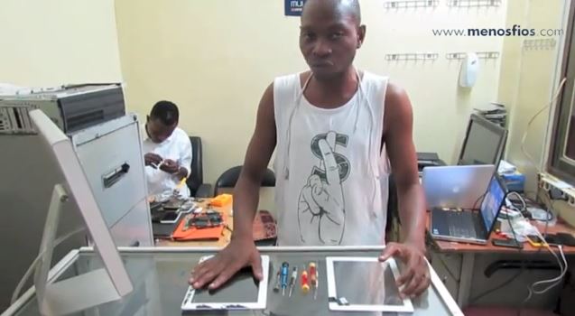 Reparação do iPad 2 no Mercado dos Congoleses