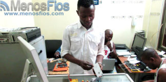Menos Fios no mercado dos Congoleses (Parte 2 de 5) MenosFios no mercado dos Congoleses