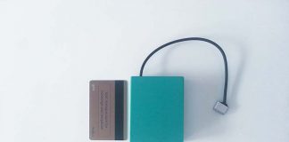 Uma bateria externa que mantém as suas propriedades por 5 anos. Quem não quer? Battery Box