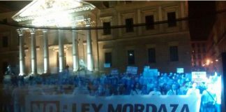 Hologramas substituem pessoas em protestos na Espanha Holograma