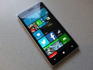 Nokia-Lumia-830-Pic1-700x525