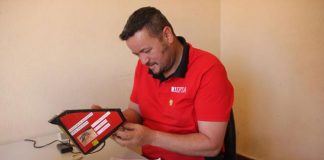 Mecatrónico Angolano apresenta aparelho que captura mosquitos de um modo fácil Mecatrónico