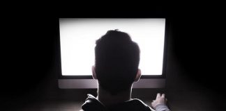 Sabia que um laptop pode derrubar os principais servidores de Internet?