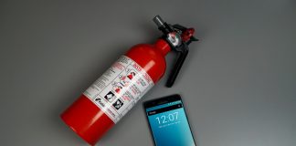 Cientistas desenvolvem bateria de smartphone que inclui um extintor