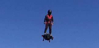 Inventor do Flyboard Air proibido de voar em França