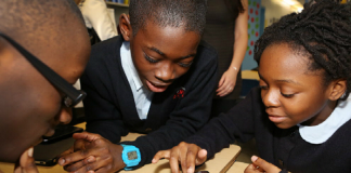 Nigeriana de 12 anos de idade cria app para ajudar crianças perdidas