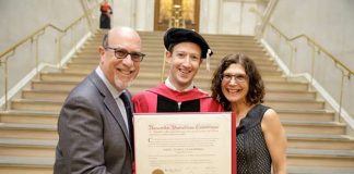Mark Zuckerberg finalmente terminou a sua licenciatura em Harvard