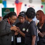 África: mulheres usam mais internet móvel do que os homens