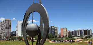 Angola marca presença na Feira de Ciência e Tecnologia de Brasília