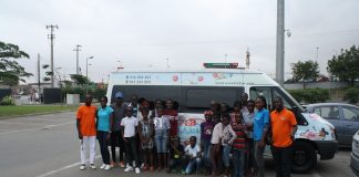 TVCABO promove comemoração com estudantes no dia internacional do Sorriso TVCABO