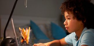 Sabia que metade das fotos em sites de pedofilia vieram das redes sociais?