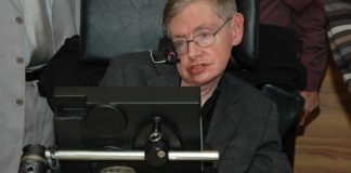 Físico Stephen Hawking morre aos 76 anos