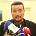 Ricardo Augusto Figueiredo – Menos Fios
