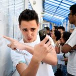 Estudantes franceses serão proibidos de usar smartphones nas escolas – Menos Fios