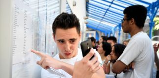 Estudantes franceses serão proibidos de usar smartphones nas escolas