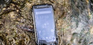 Conheça o smartphone que carrega dentro de água