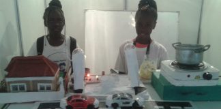 Adolescentes do projecto Kandengue Cientista desenvolvem sistema que permite fogão auto desligar-se