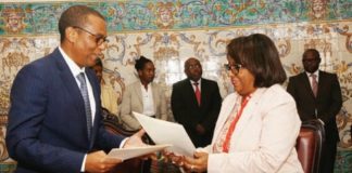 Ministra do ensino Superior e o governador do BNA, assinam Acordo que apoia projectos tecnológicos financeiros