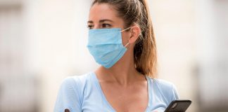 iOS 14.5 permitirá desbloquear o iPhone com o Apple Watch