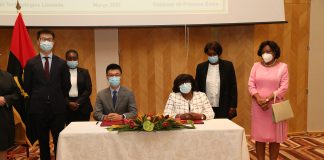 Um sistema para criar salas de reuniões virtuais?