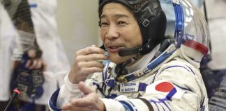 Rússia envia multimilionário japonês para Estação Espacial Internacional