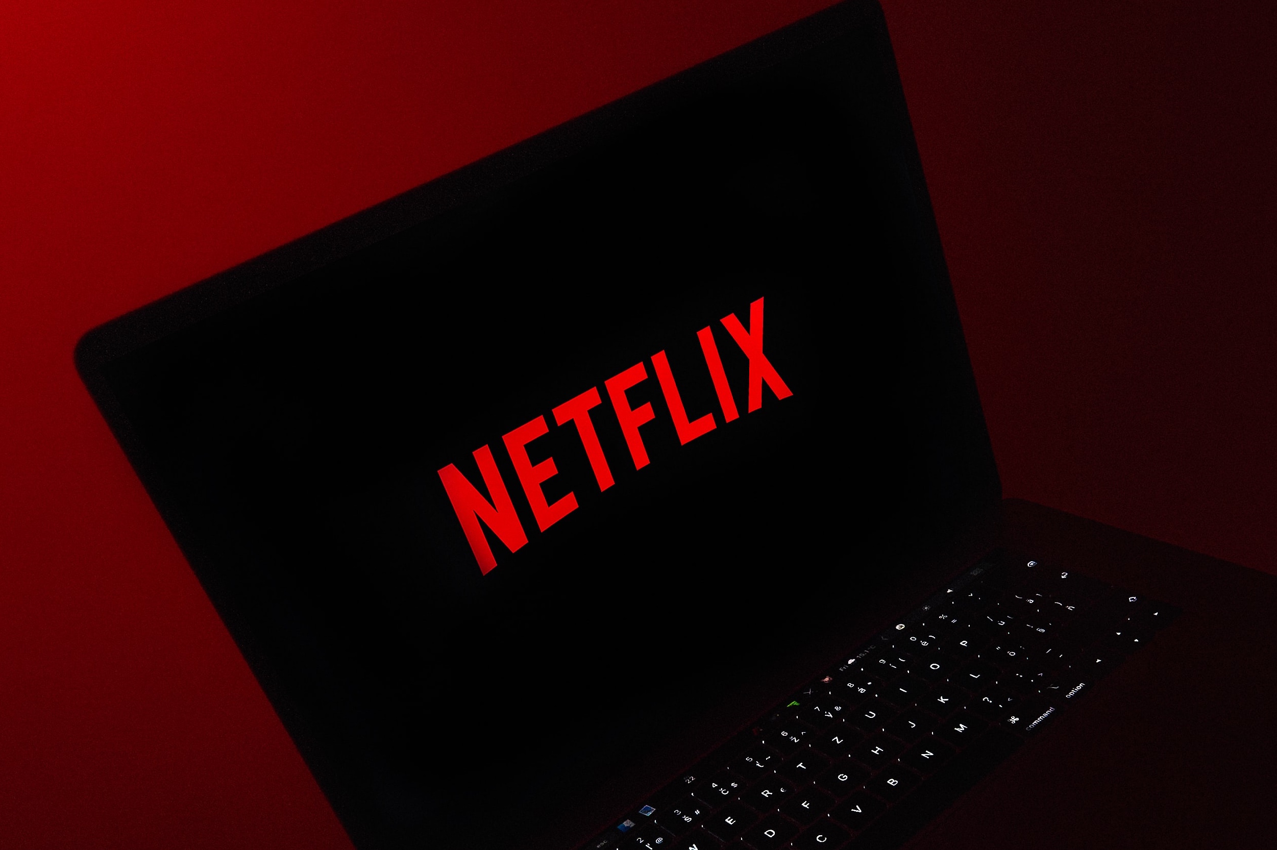 Como partilhar a sua conta Netflix (novo método!)