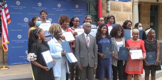 Jovens mulheres angolanas capacitadas em empreendedorismo