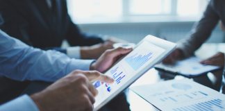 Lucros da Google caem no trimestre enquanto Microsoft acelera em todas as frentes