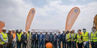 Cabo submarino da Unitel chega a Cabinda