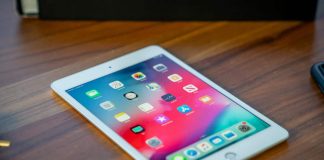 Moçambique. Alunos e tutores recebem tablets para ensino à distância