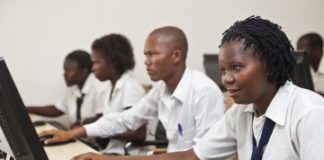 Moçambique. Projecto “Um estudante, Um computador” ainda não saiu do papel