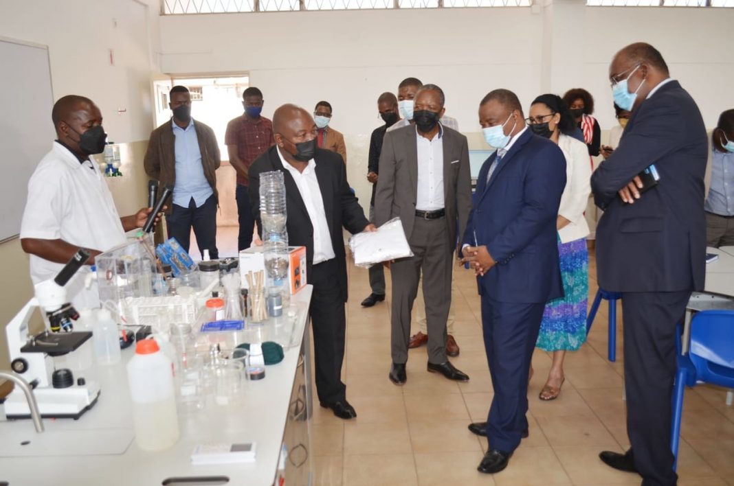 Mozambique. "Sala do Futuro" introduces new teaching techniques in the