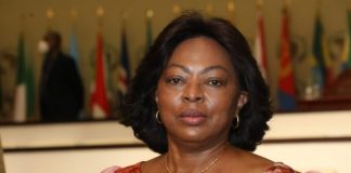 Primeira-dama recomenda ferramentas e serviços digitais nas comunidades africanas