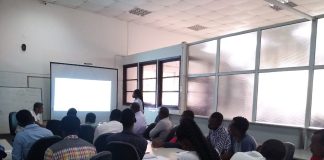 Técnicos nacionais formados sobre como trabalhar com o Angosat-2