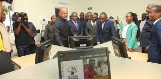 Alunos da Centralidade Zango 8.000 beneficiam de biblioteca com internet gratuita