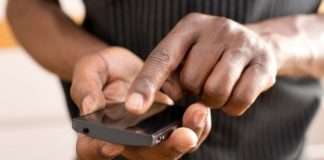 Rei pede expansão da rede de telefonia móvel no Cunene