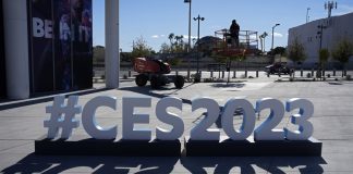 CES 2023. Impressora que recria sobrancelhas ganha destaque no primeiro dia