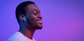 AirPods deverão ganhar recursos de saúde auditiva