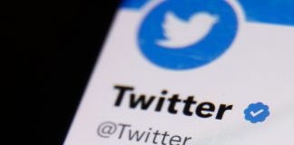 Twitter retira o selo de verificação de contas que não pagam o Twitter Blue exceto três famosos