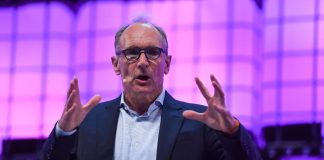 Criador da WWW defende que plataformas têm de ser mais seguras