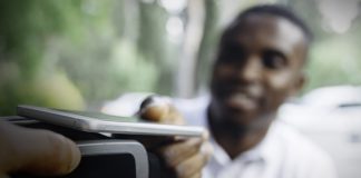 Países com sucesso na adoção de dinheiro móvel podem reduzir a pobreza em cerca de 2,6%