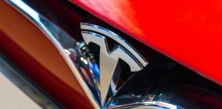 Tesla está a construir um supercomputador