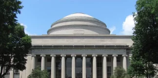 Moçambicana Jaqui Beccah forma-se com honras no MIT