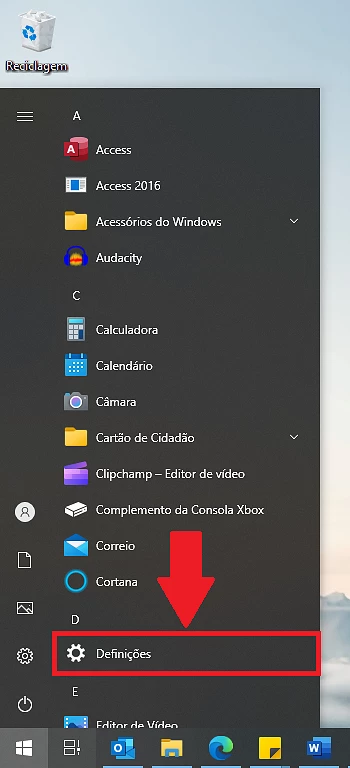 1 – Open the Start menu and select the Settings option.