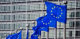 Comissão Europeia ameaça com multas as principais empresas tecnológicas