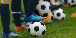 Liga Inglesa vai usar iPhones para detetar foras de jogo