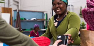 EMIS defende mobile money como chave para inclusão financeira em Angola