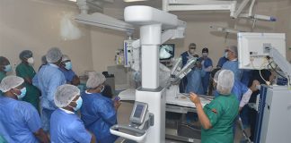 Angola ganha segundo robô cirúrgico para formação de médicos