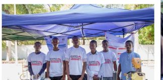 Jovens estudantes inovam em feira tecnológica